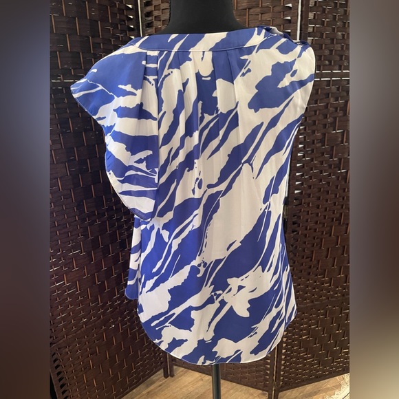 Women’s Michael Kors Sleeveless Blue & White Bold Print Ruffled Pleated Blouse - Picture 3 of 6